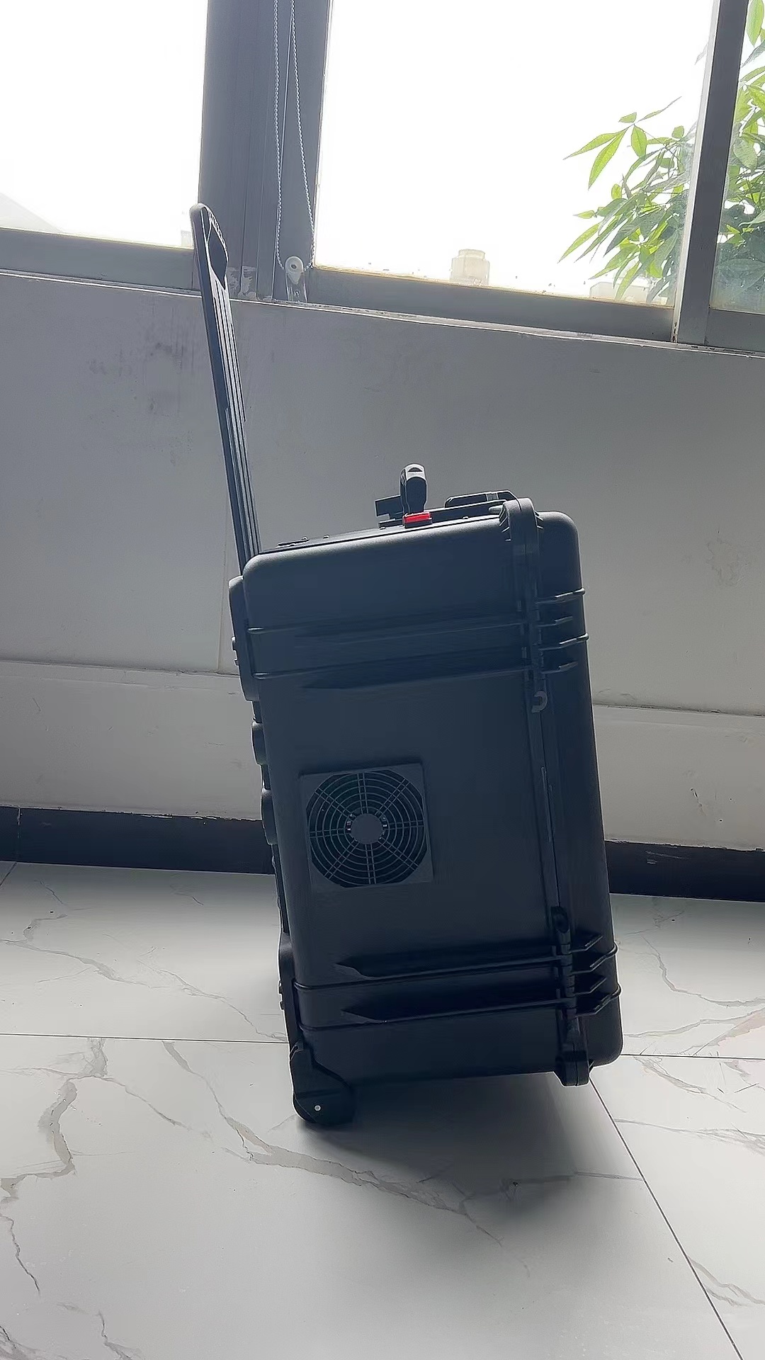 巴塘手拉箱型移动通信干扰器